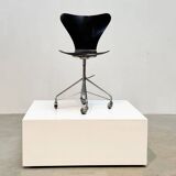 Early 3217 office chair by Arne Jacobsen