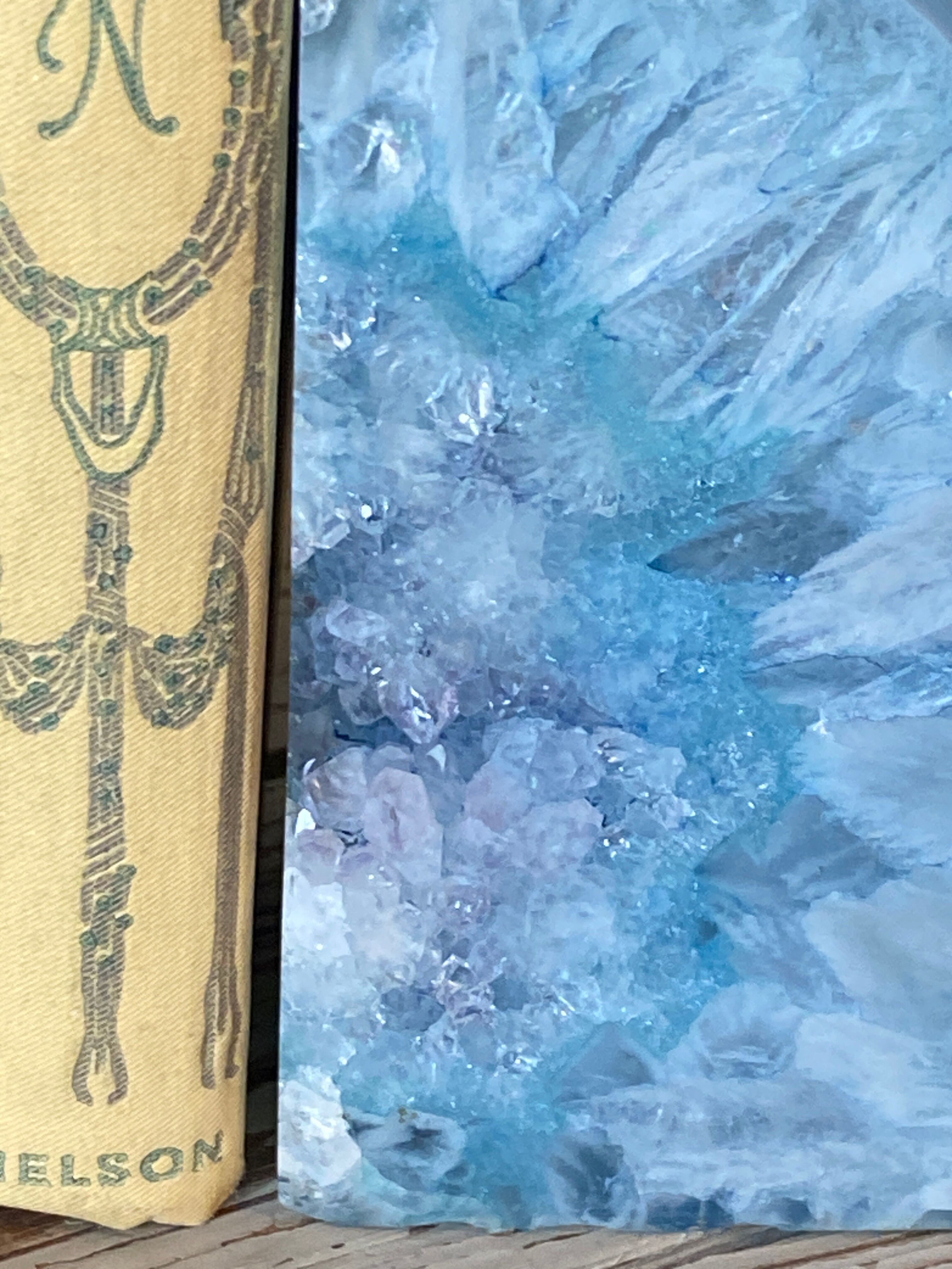 Serre-livre, géode, agate bleue