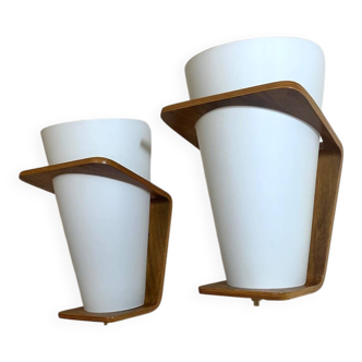 Appliques murales vintage teck et opalines Louis Kalff