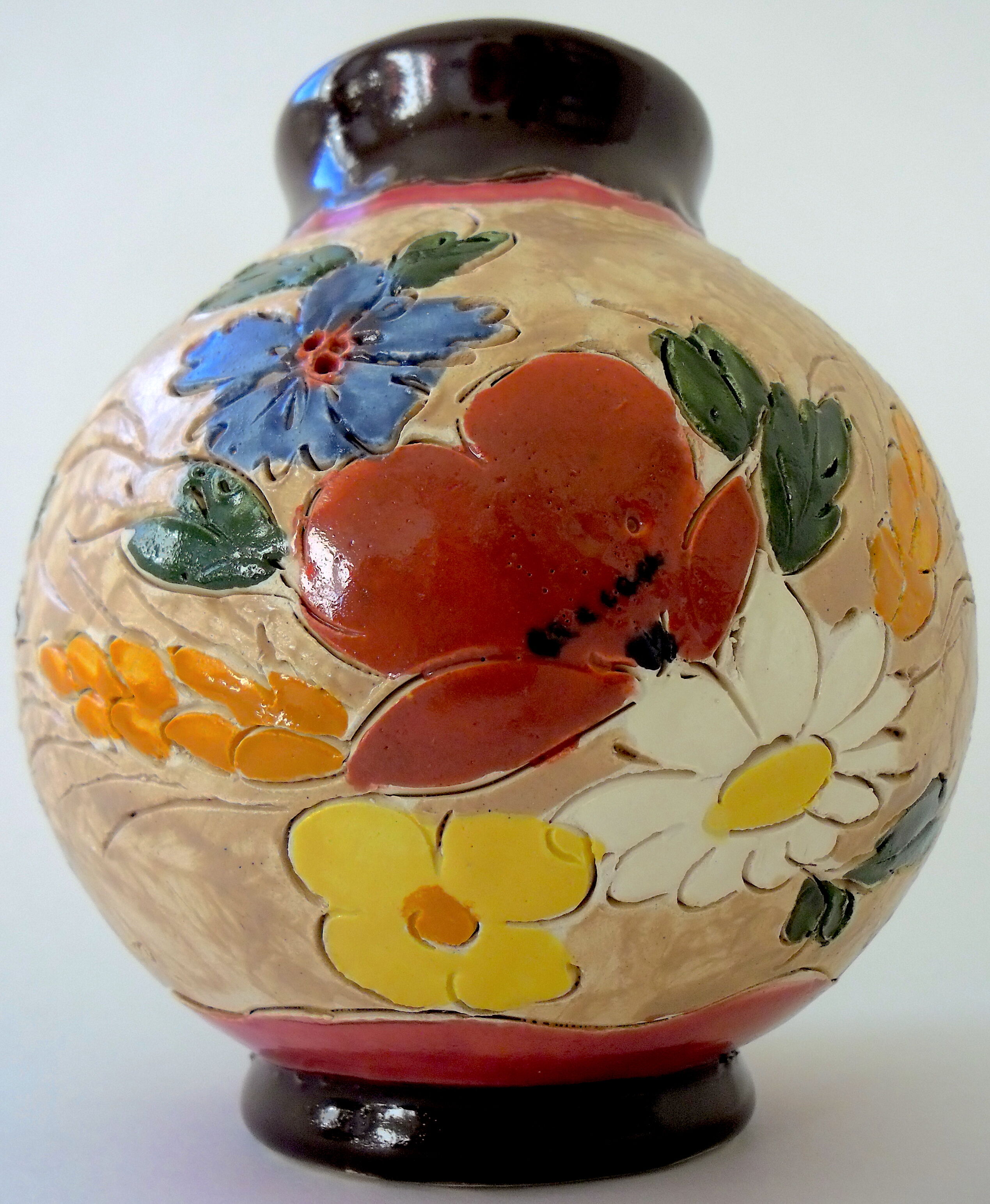 Terracotta vase incised by Jean Clergue in Vallauris