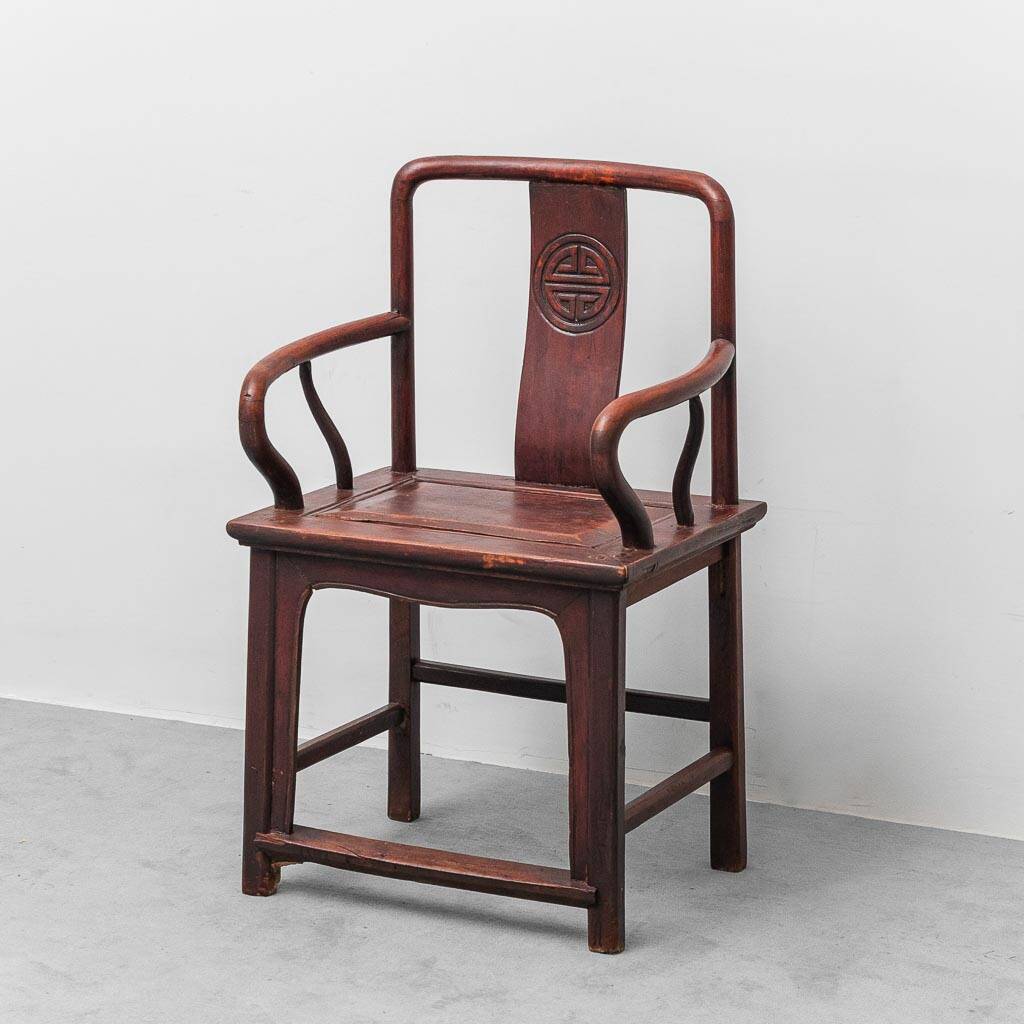 Fauteuil avec accoudoirs en bois, Chine, style dynastie Ming, 19e siècle