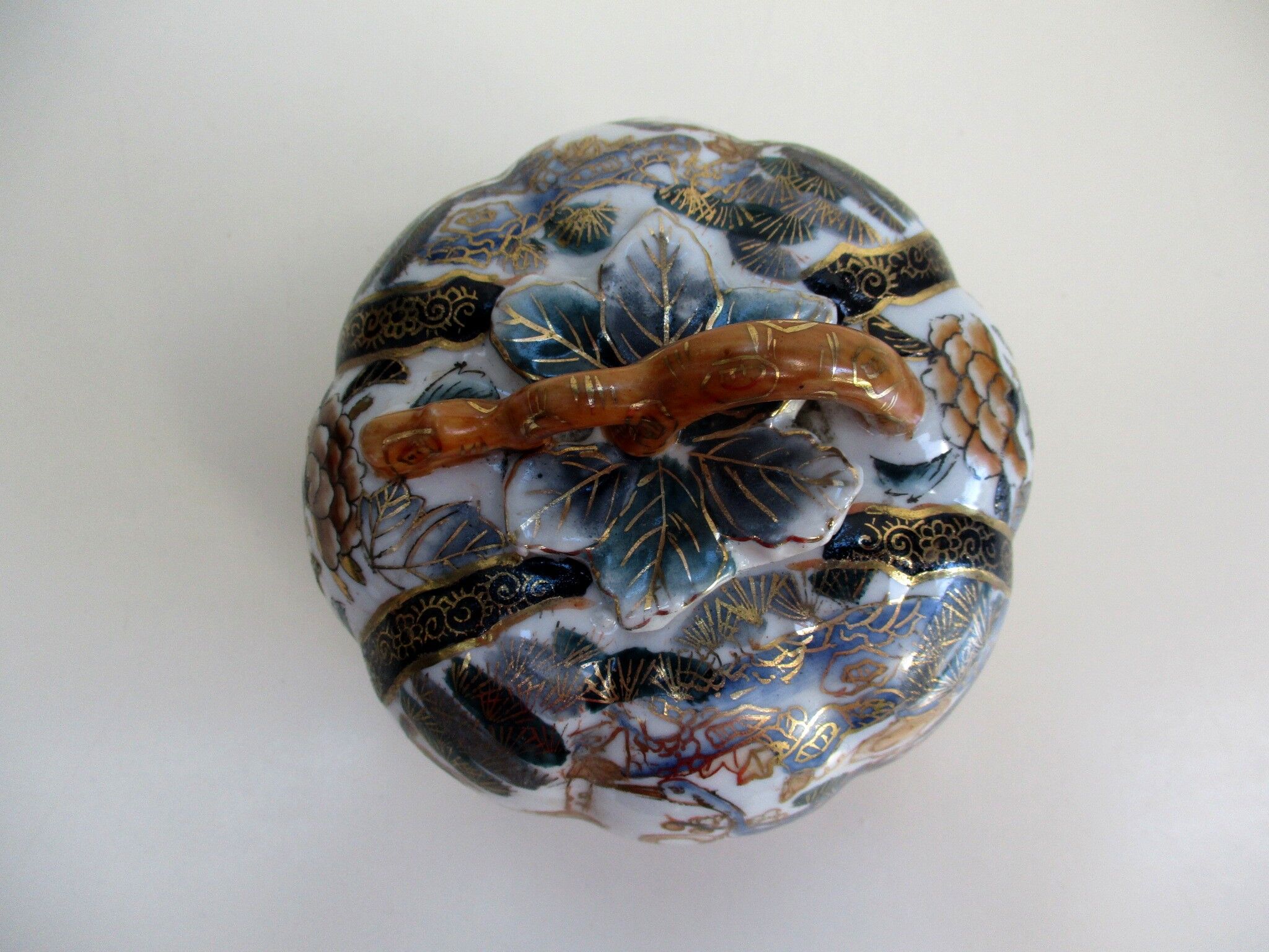 Chinese porcelain covered pot