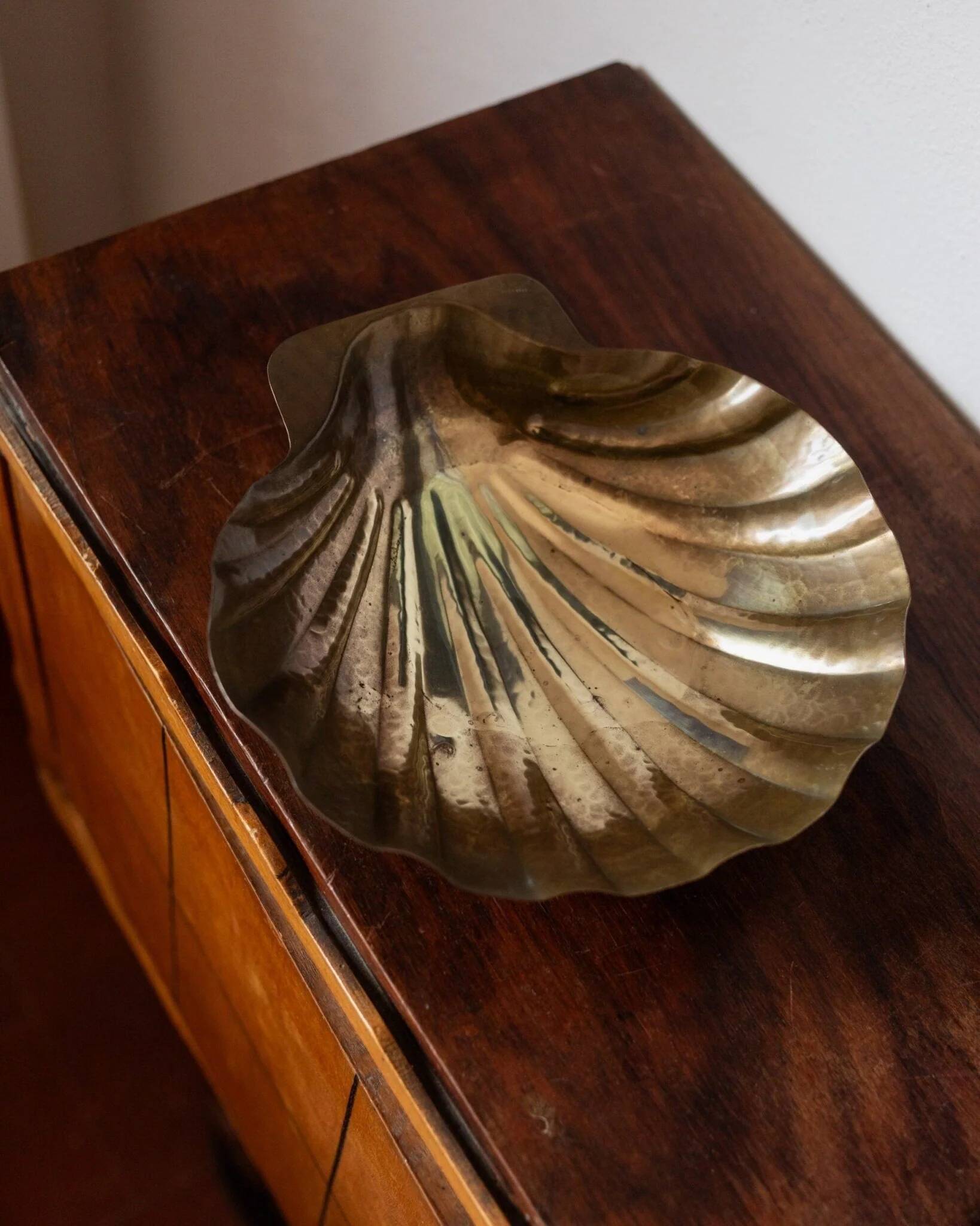 Renzo Cassetti Vintage Brass Shell Bowl with golden patina – Handcrafted Italy 1960s