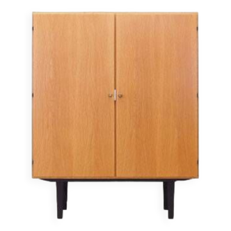 Armoire en frêne, design danois, années 1970, production : Danemark