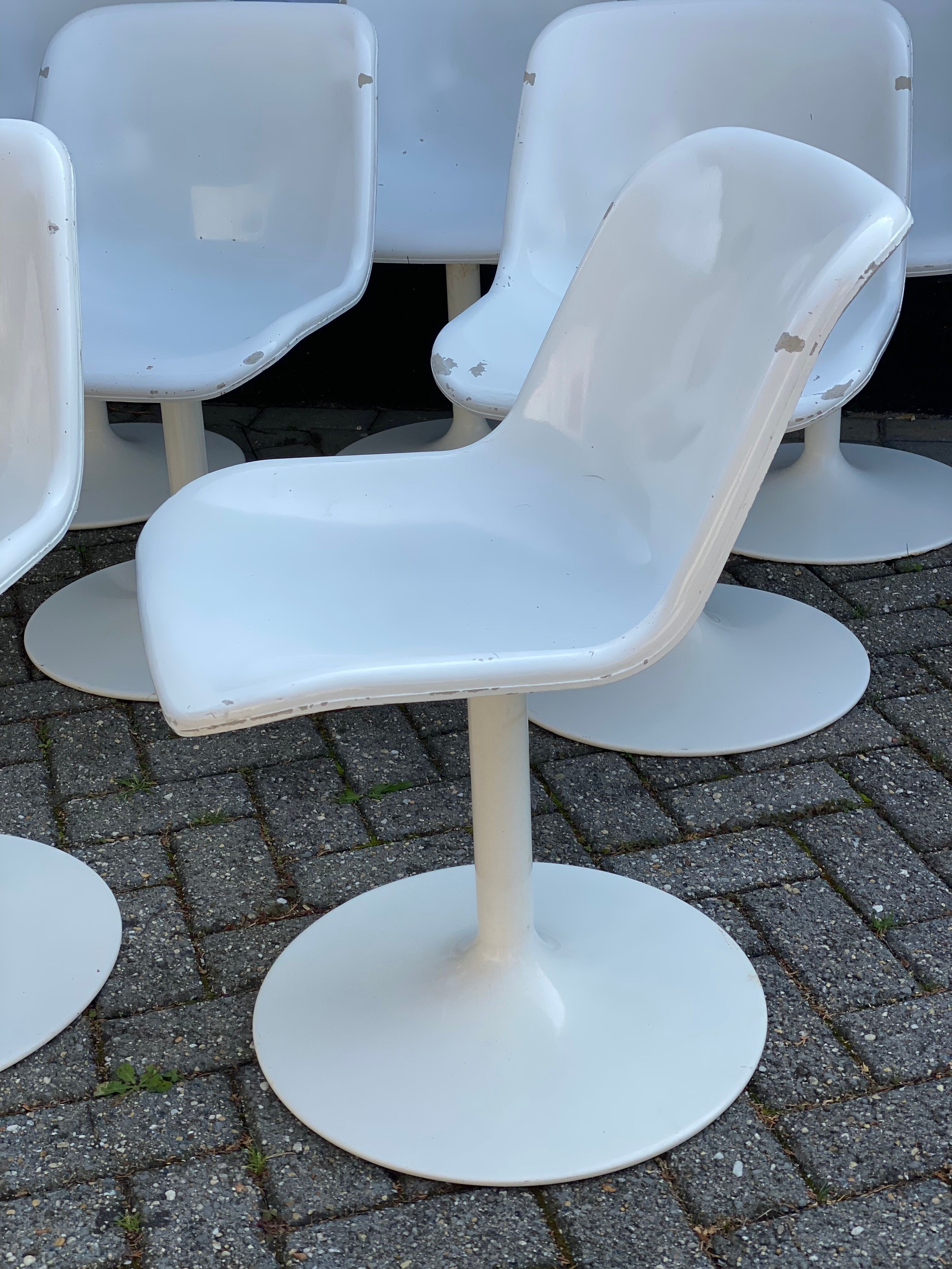 8 vintage Artifort tulip chairs