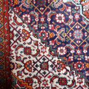Tapis médaillon en laine vintage des années 1940, rouge et marine, 206 × 320 cm