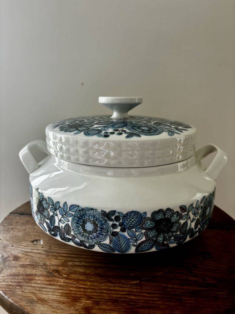 Sublime blue flower soup tureen, Spanish Pontesa porcelain
