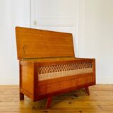 Vintage storage chest in wood and woven rattan