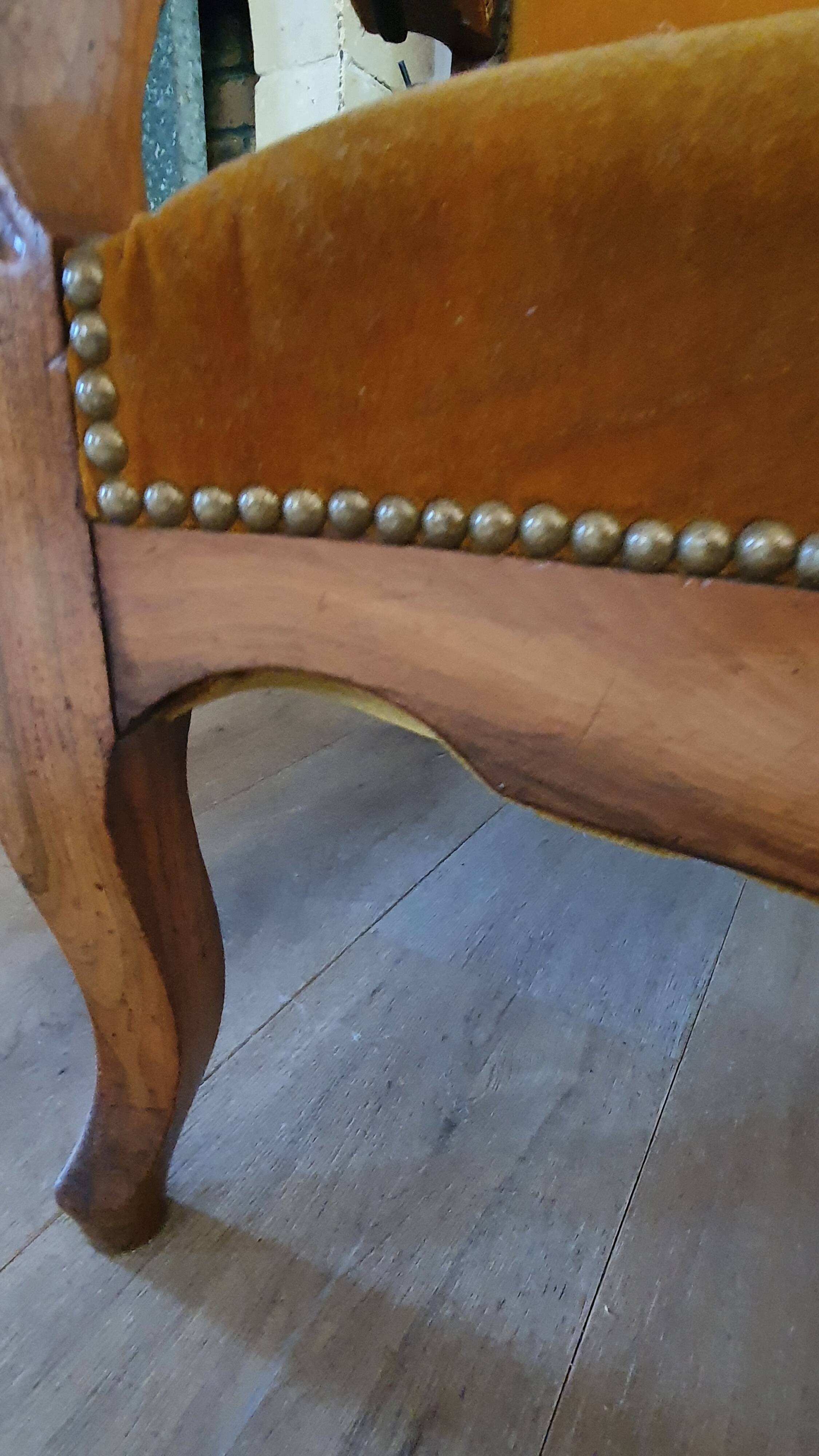 Voltaire armchair with amber velvet rack and pinion