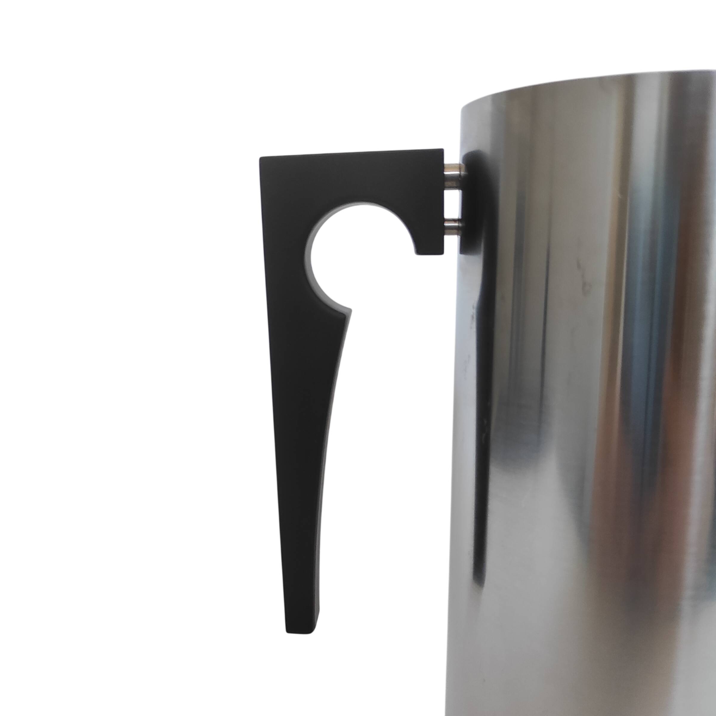 Stainless steel pitcher Icelip, Arne Jacobsen for Stelton, Cylinda line