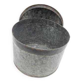 Round iron box with lid, empty storage pockets