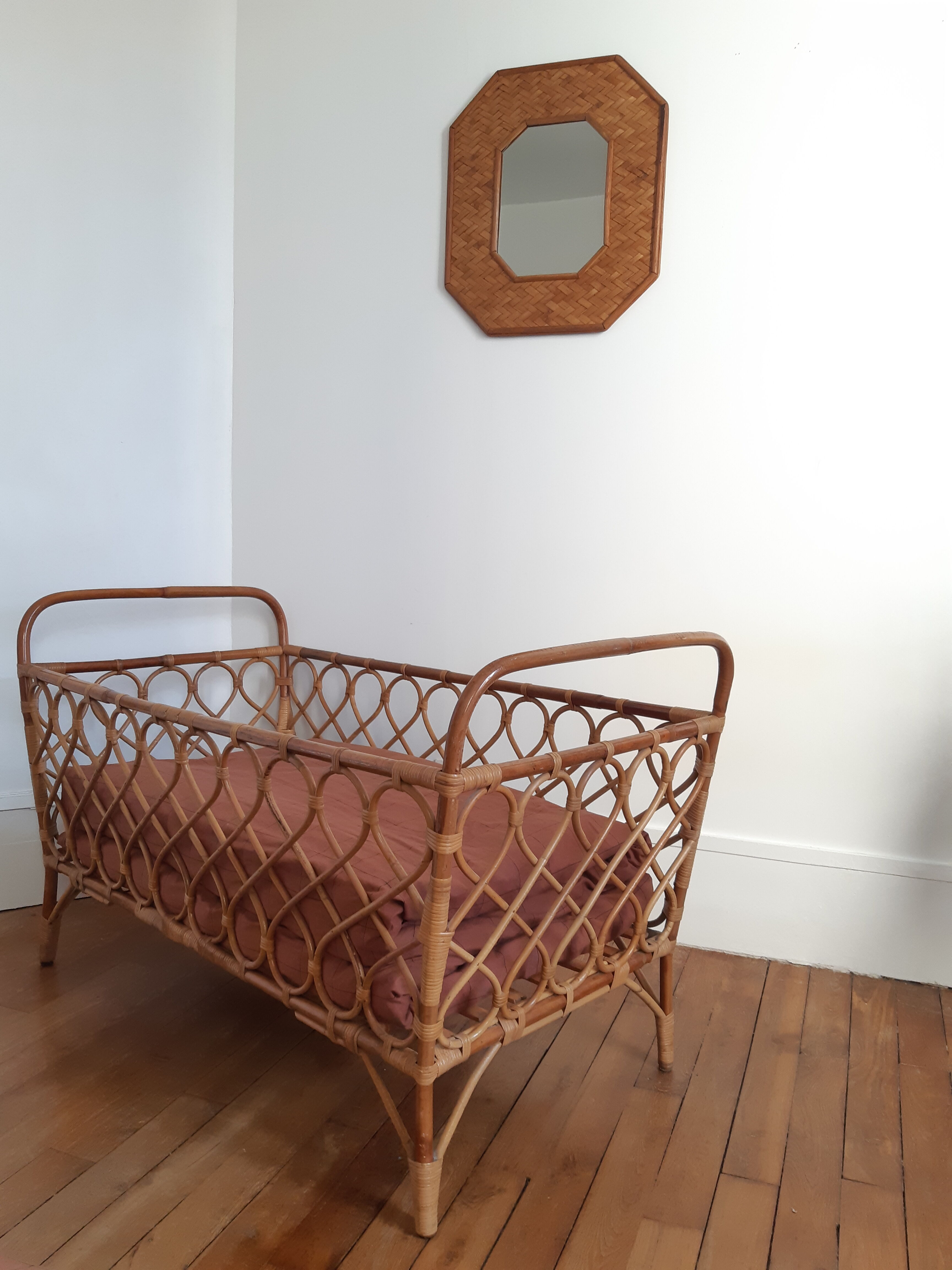 Rattan crib/child