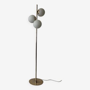 Cluster floor lamp 3 spherical lamps in gold metal and white glass