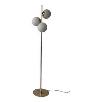 Cluster floor lamp with 3 spherical lamps in gold metal and white glass