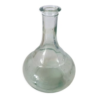 Bouteille ou flacon très ancien en verre moulé