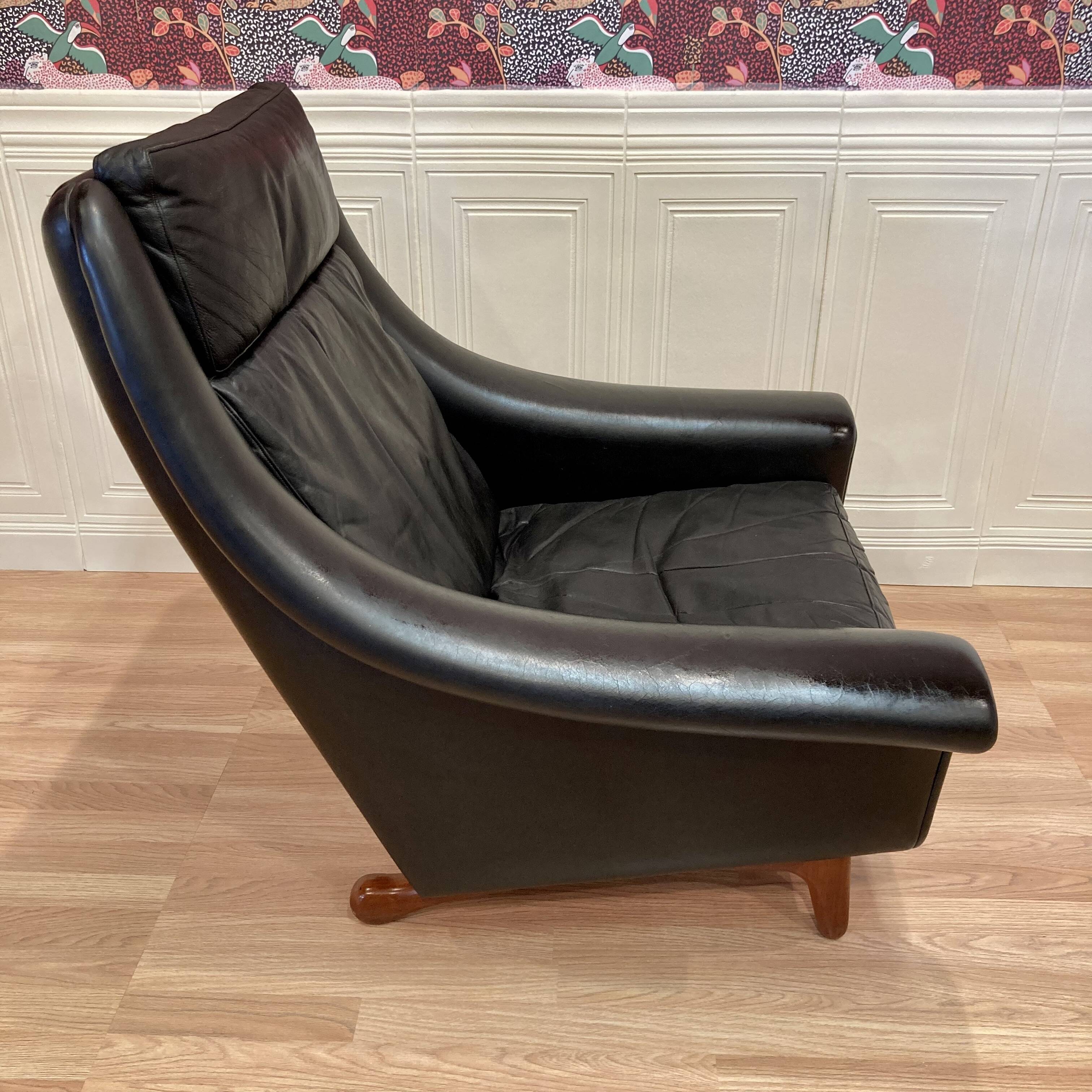 Scandinavian design armchair Aage Christiansen black leather 1950.
