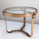 Table basse en laiton et cuir surpiqué