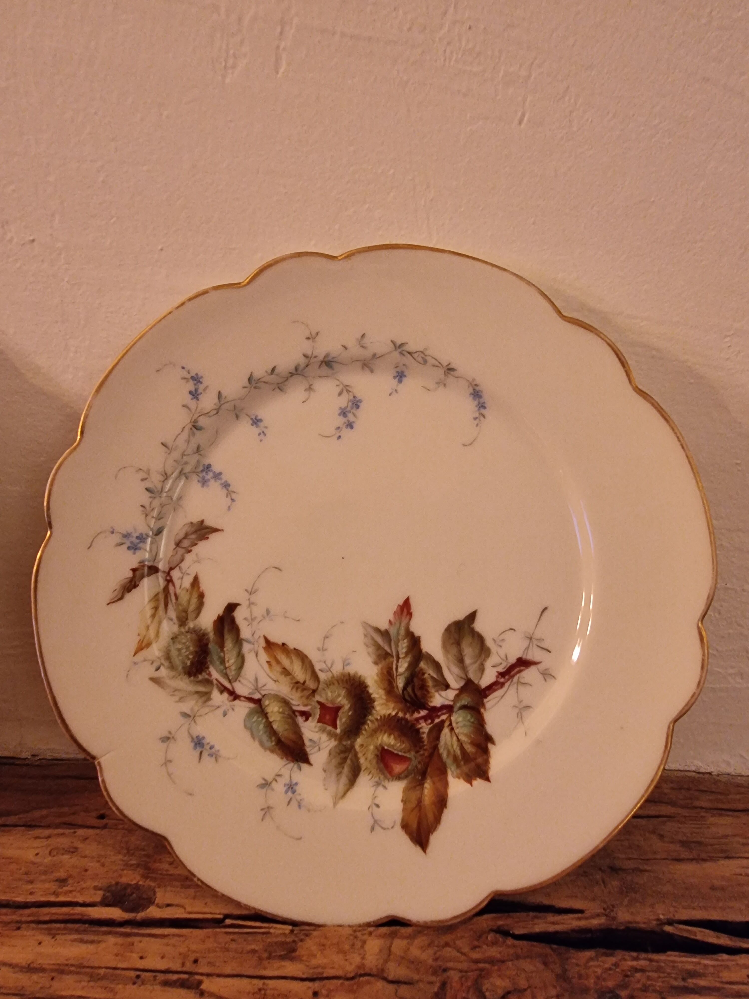2 plates autumnal motifs