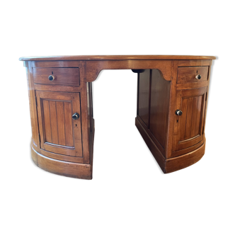 Oval desk in varnished solid wood
