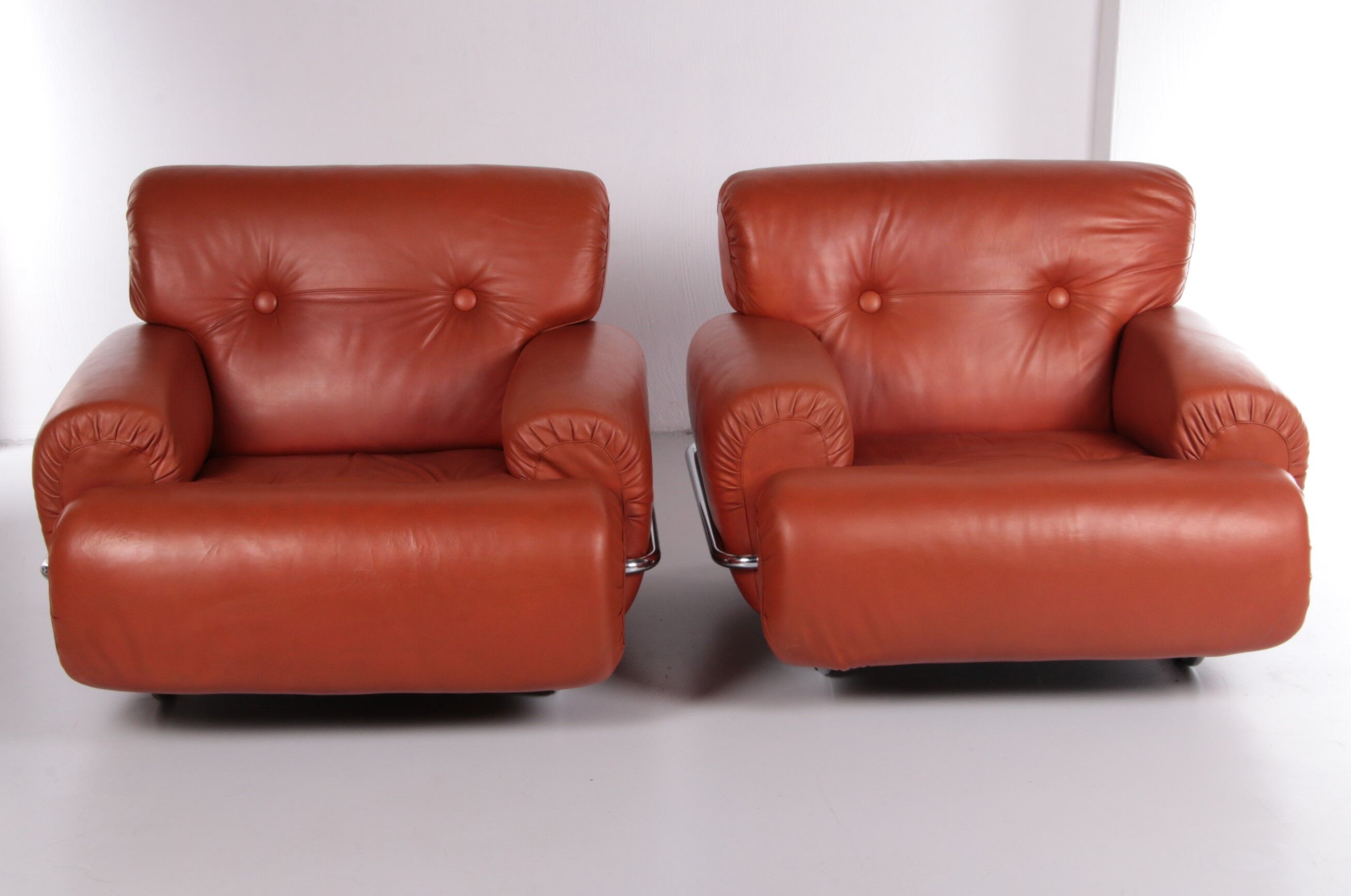 Bold Italian Lounge chair set made of leather, 1970