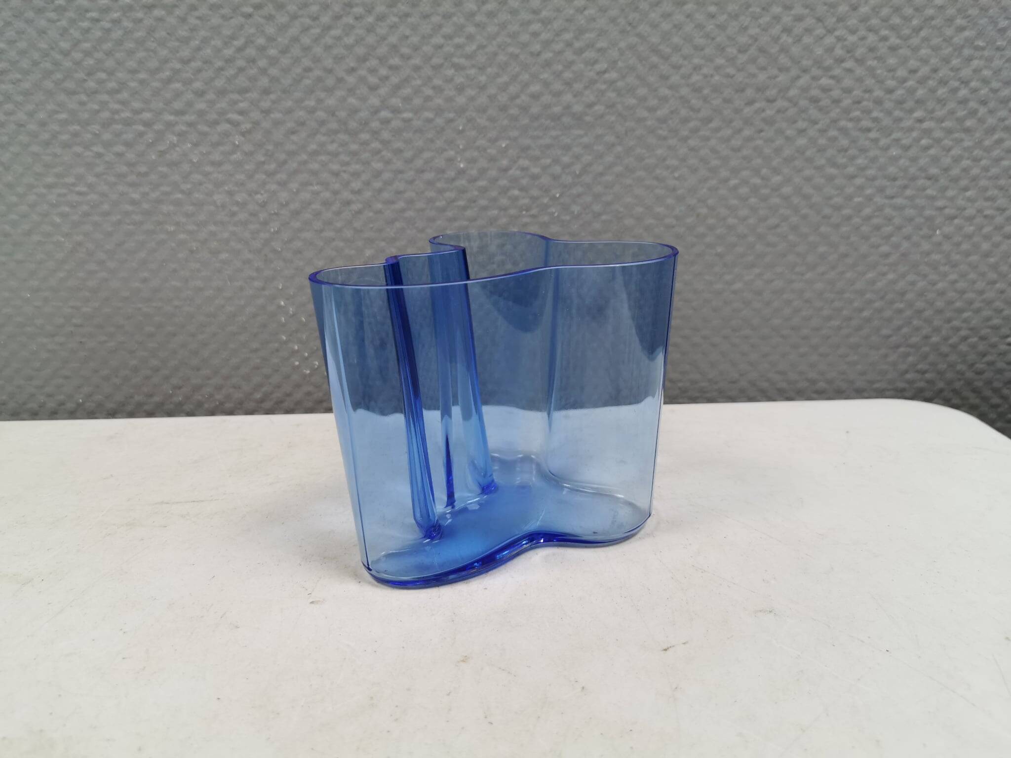 Stylish Alvar Aalto vase, Finland, estimated to be 1980-90s