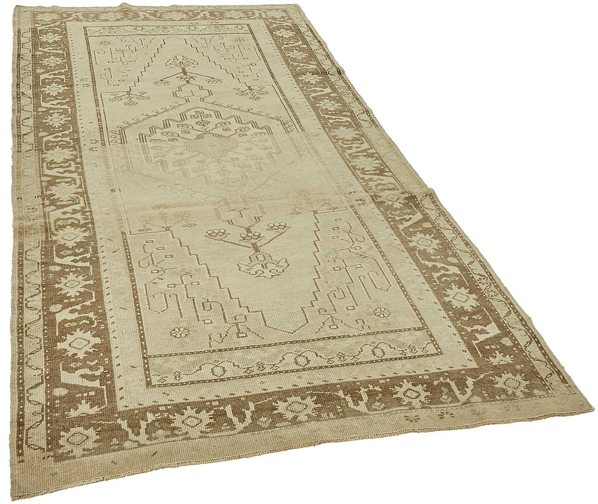 Turkish Vintage Anatolian Rug 140 cm x 257 cm