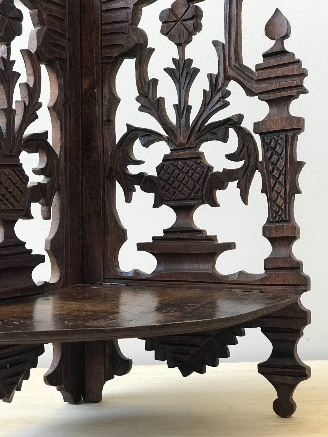 Petite étagère d’angle