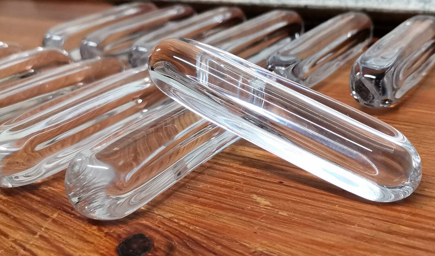 Daum crystal knife holder