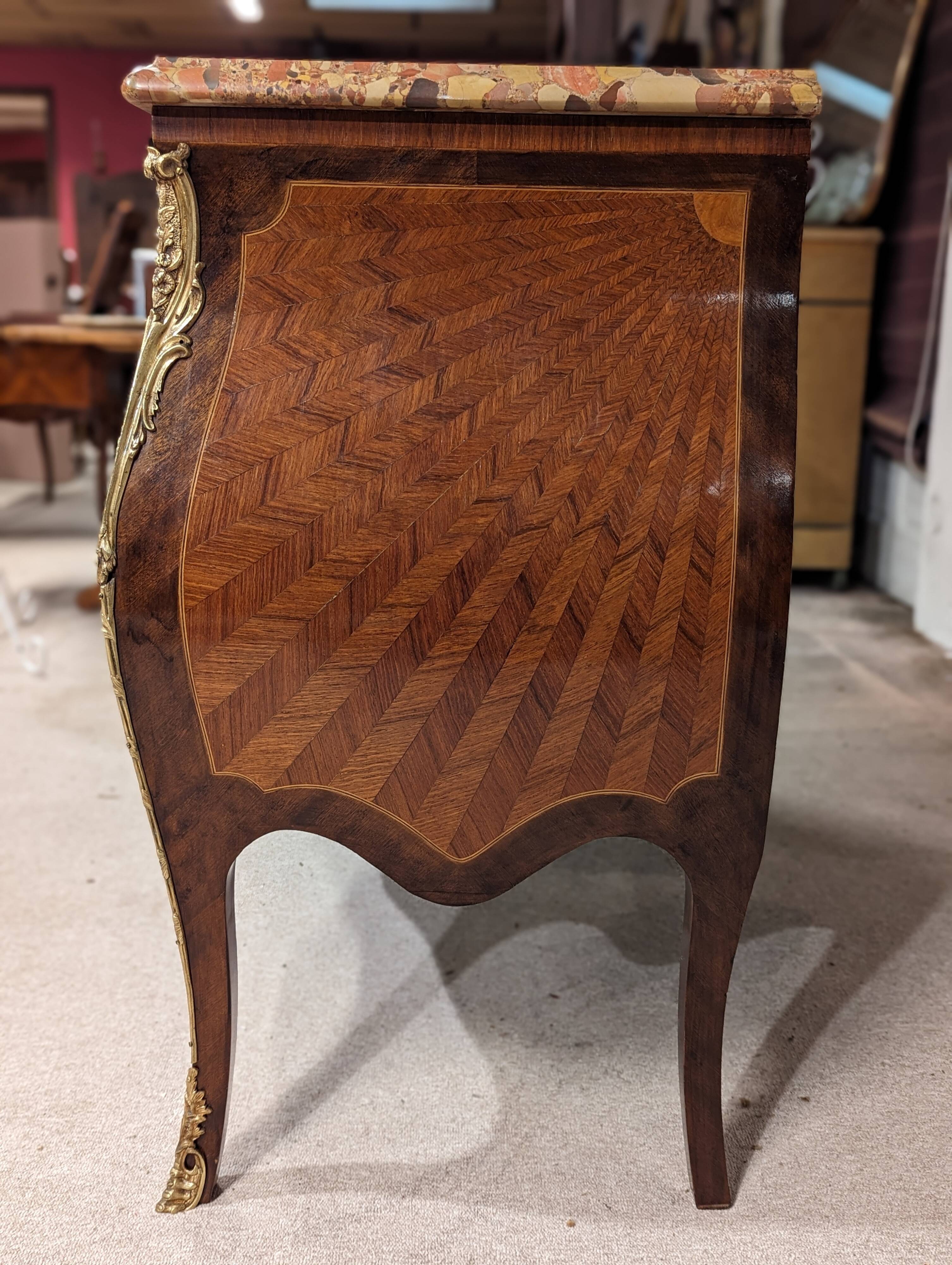 Louis XV chest of drawers stamped F.Daide