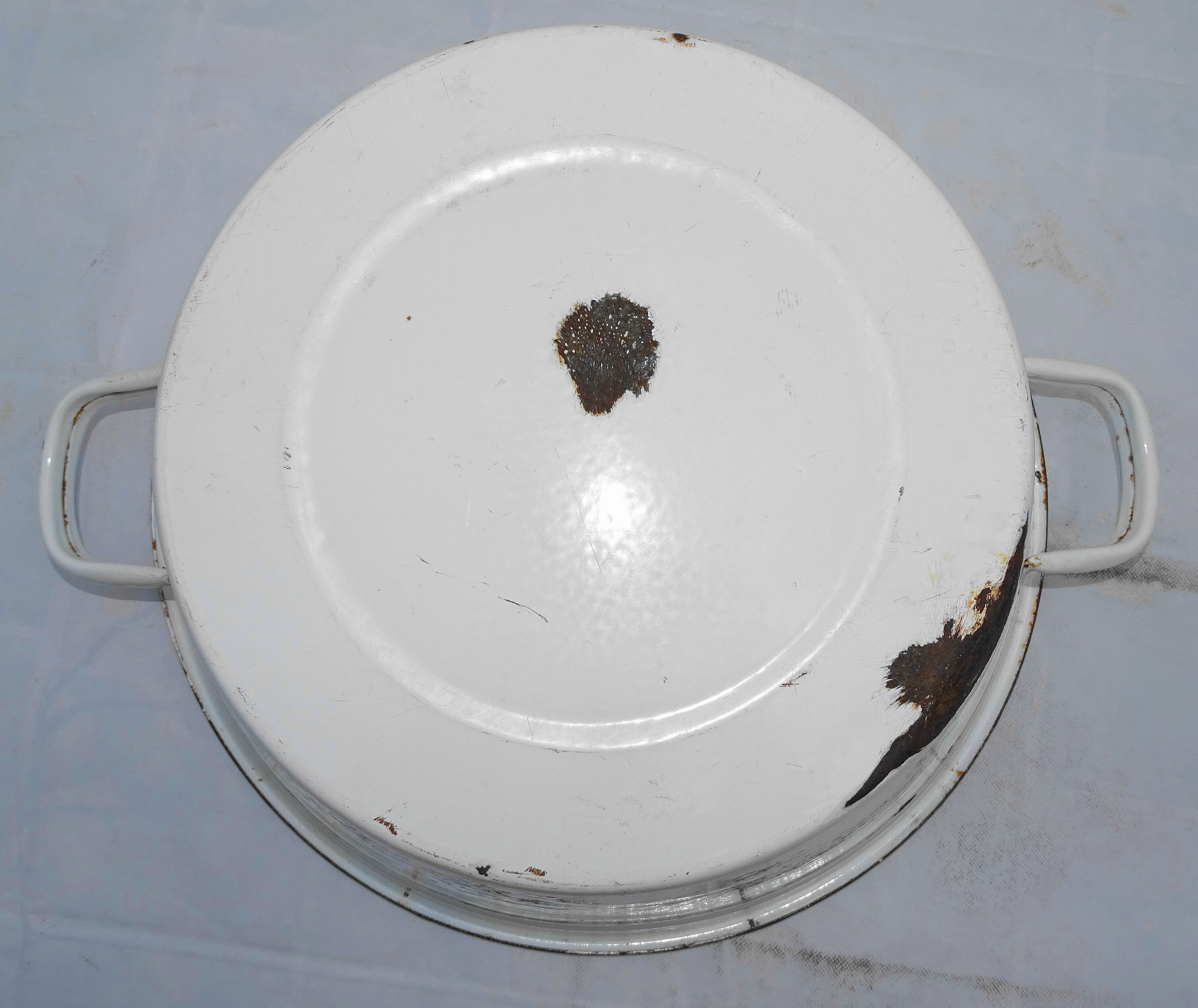 Enamelled iron basin