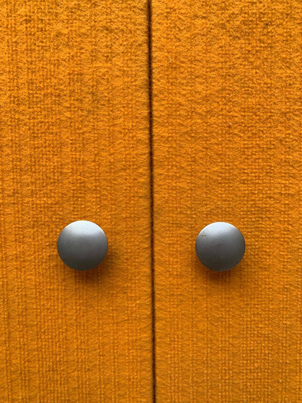 Meuble vinyles en moquette années 70