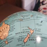 Ancien globe terrestre tripode en tôle taride vers 1950/ 1960