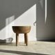 Chaise quadripode assise ronde à petit dossier en manguier naturel monoxyle