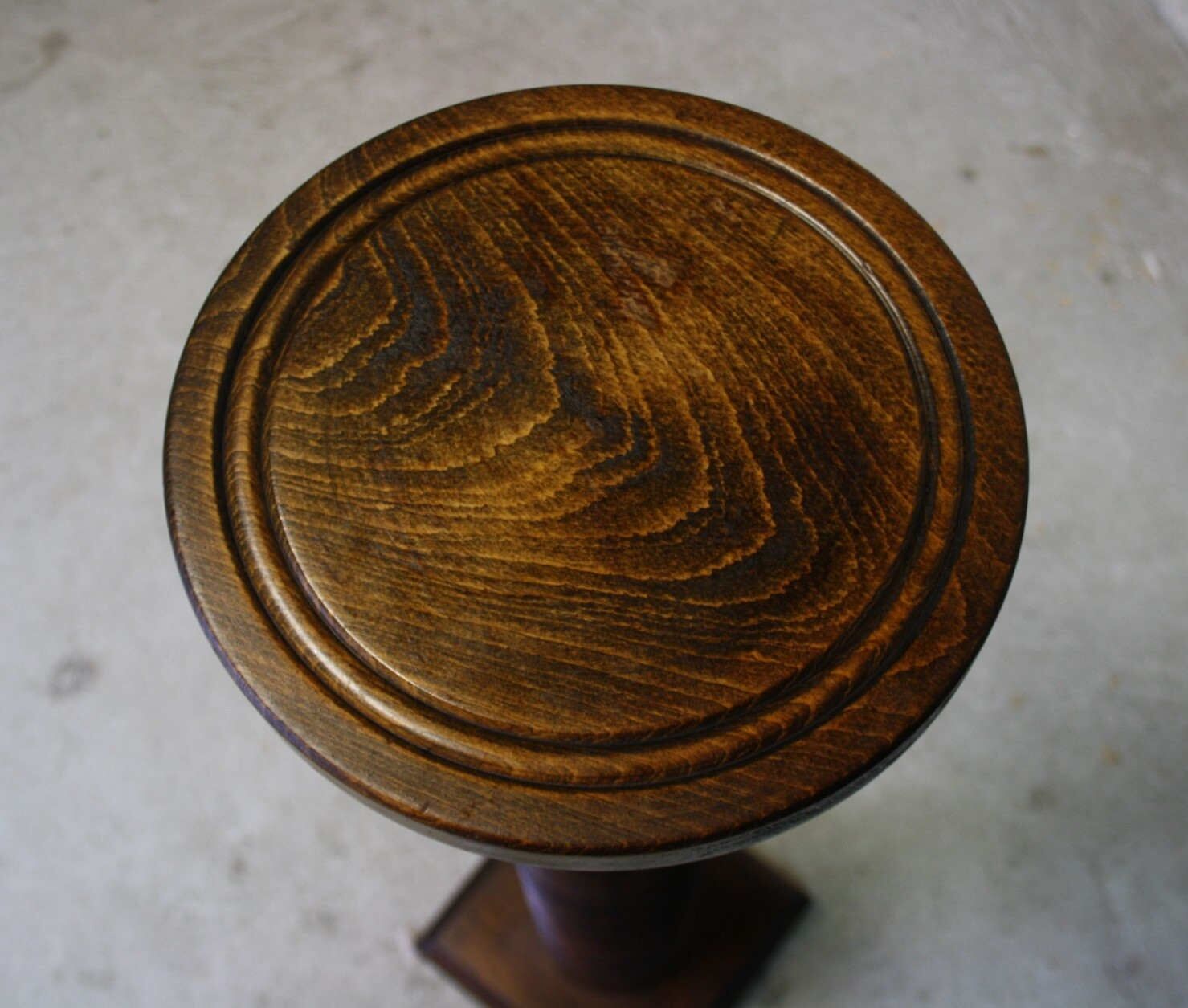 Fifth wheel press screw