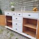 Buffet en bois patiné blanc