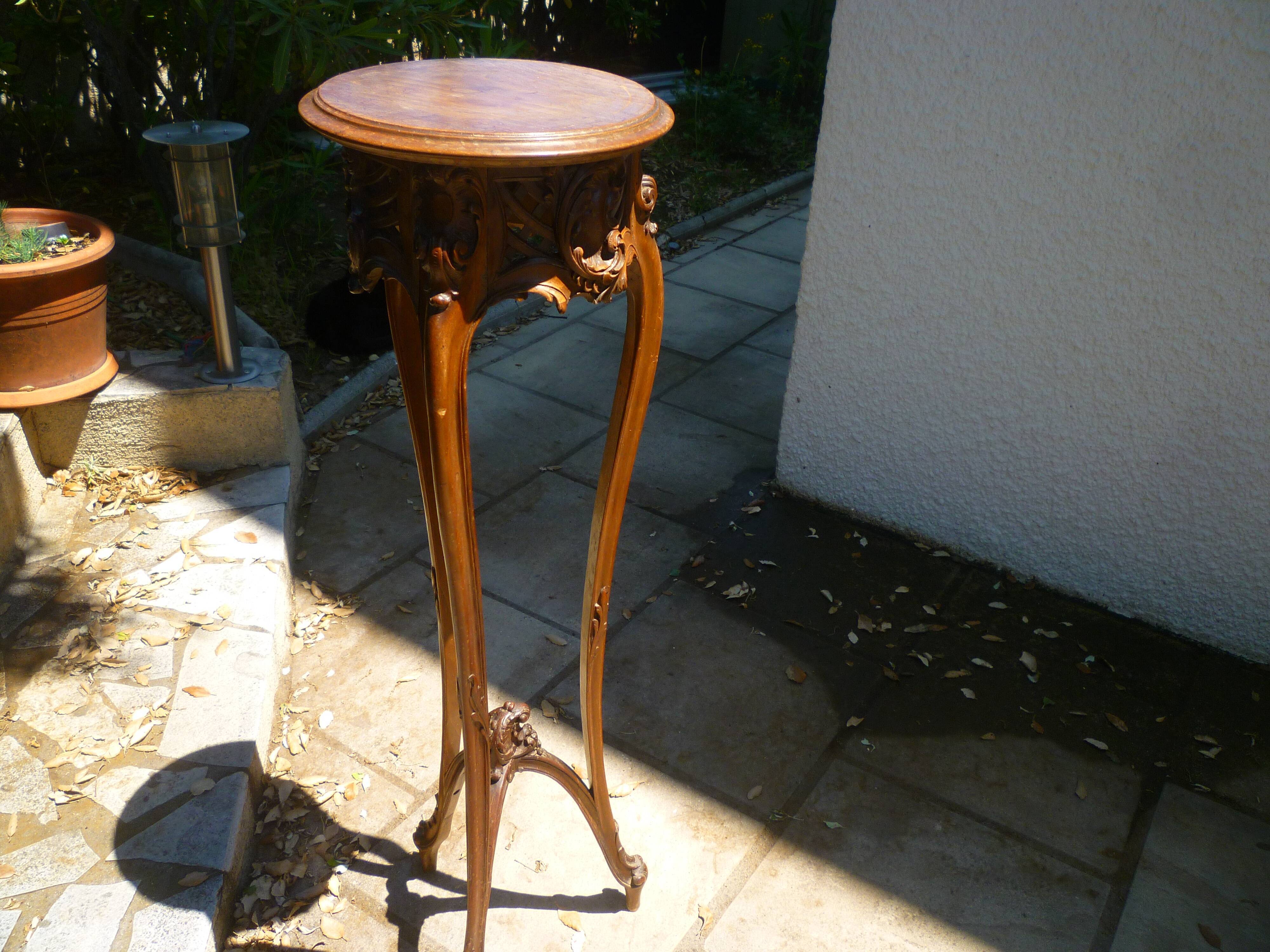 Ancienne selette en bois sculté