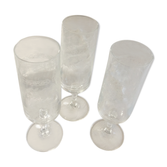 Set of 3 antique champagne flutes in engraved crystal