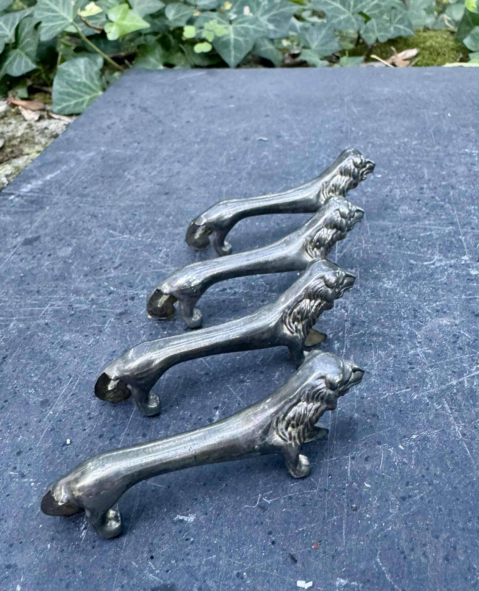 4 silver lion knife holders