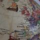 Globe terrestre antique ocre