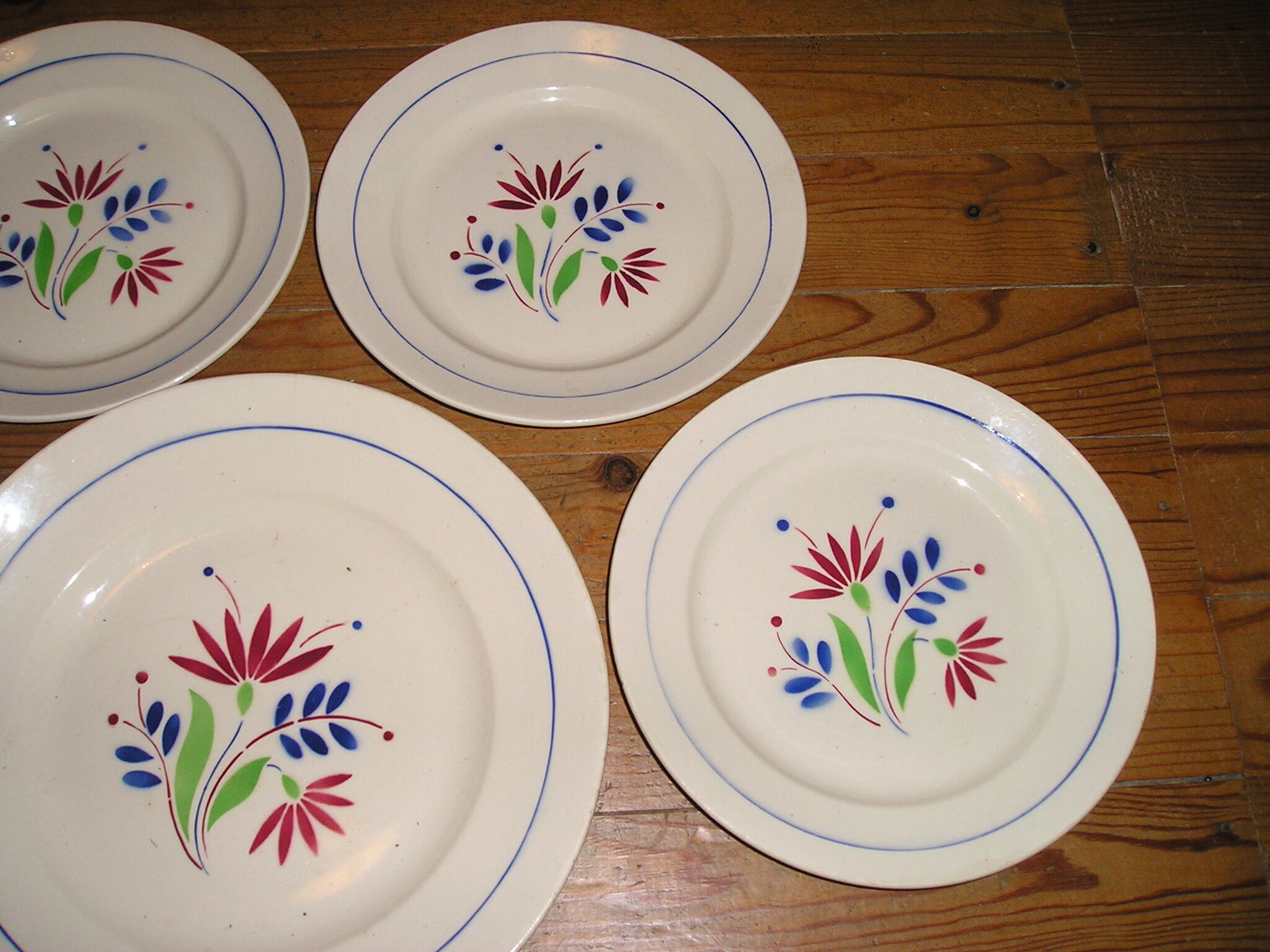 Set of 4 dinner plates and round top, K & G Luneville faience model "Rafael"