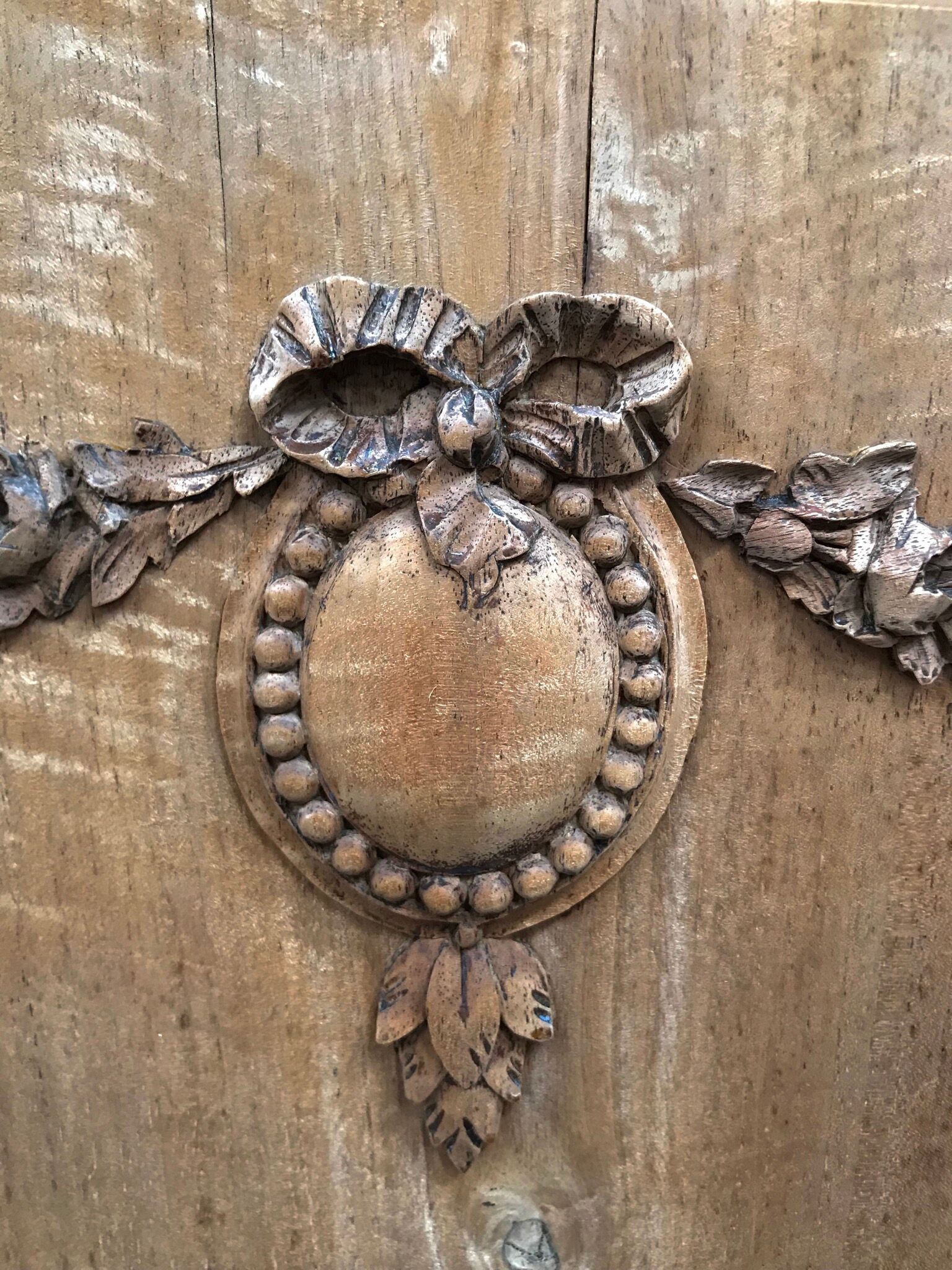 Paire de panneaux décoratifs bois sculpté