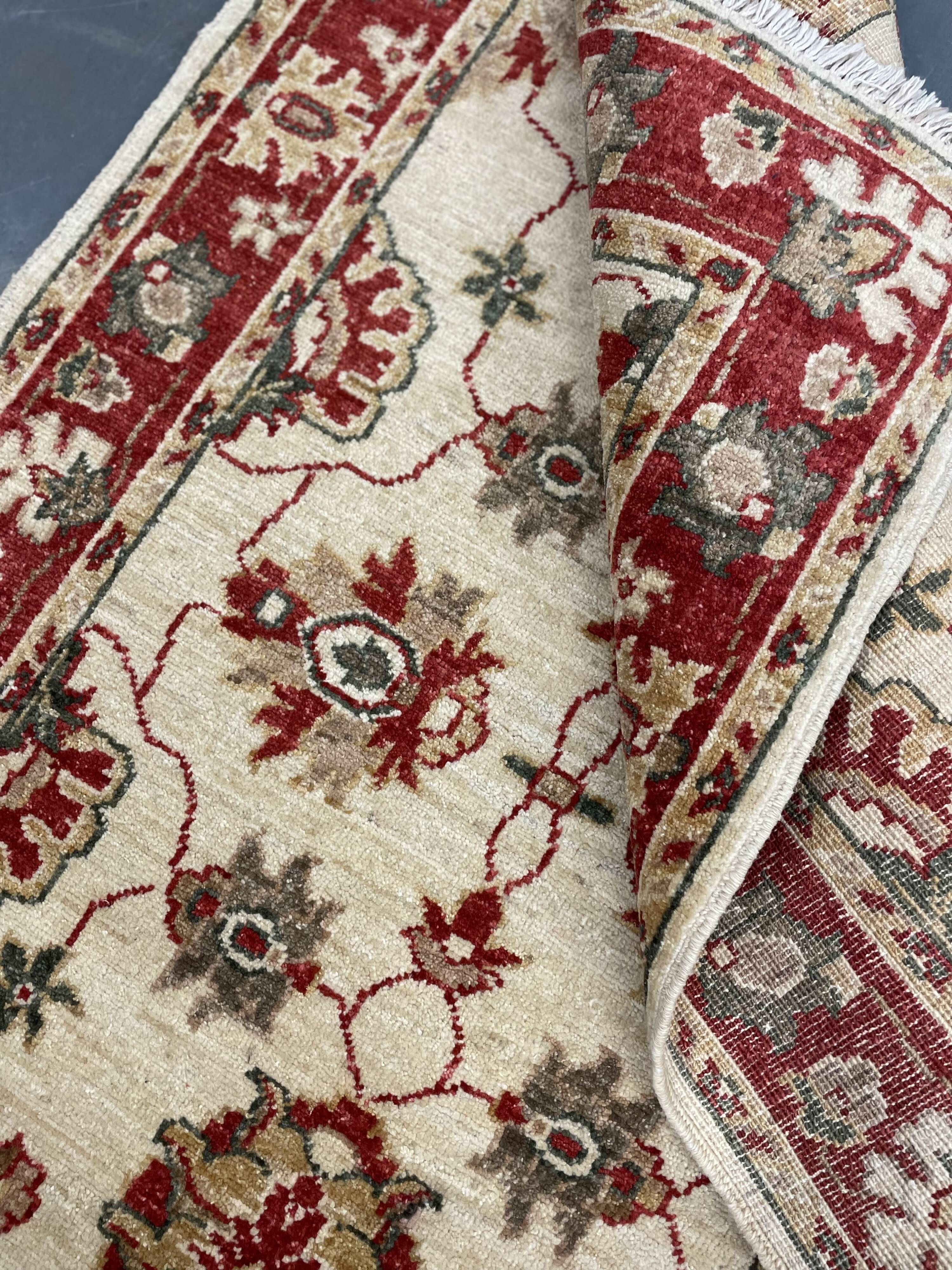 Traditional Cream Wool Rug, Small Red Floral Oriental Carpet 86x123 cm