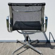 Pair of Ch. Eames Alu Group mesh chairs Vitra Vintage