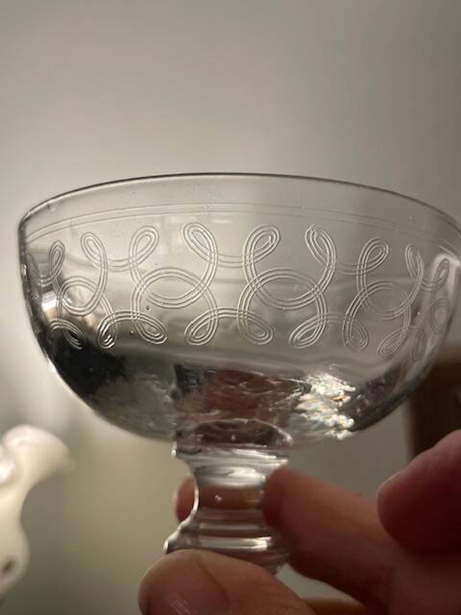 Lot de 3 coupes à champagne art déco gravées arabesque