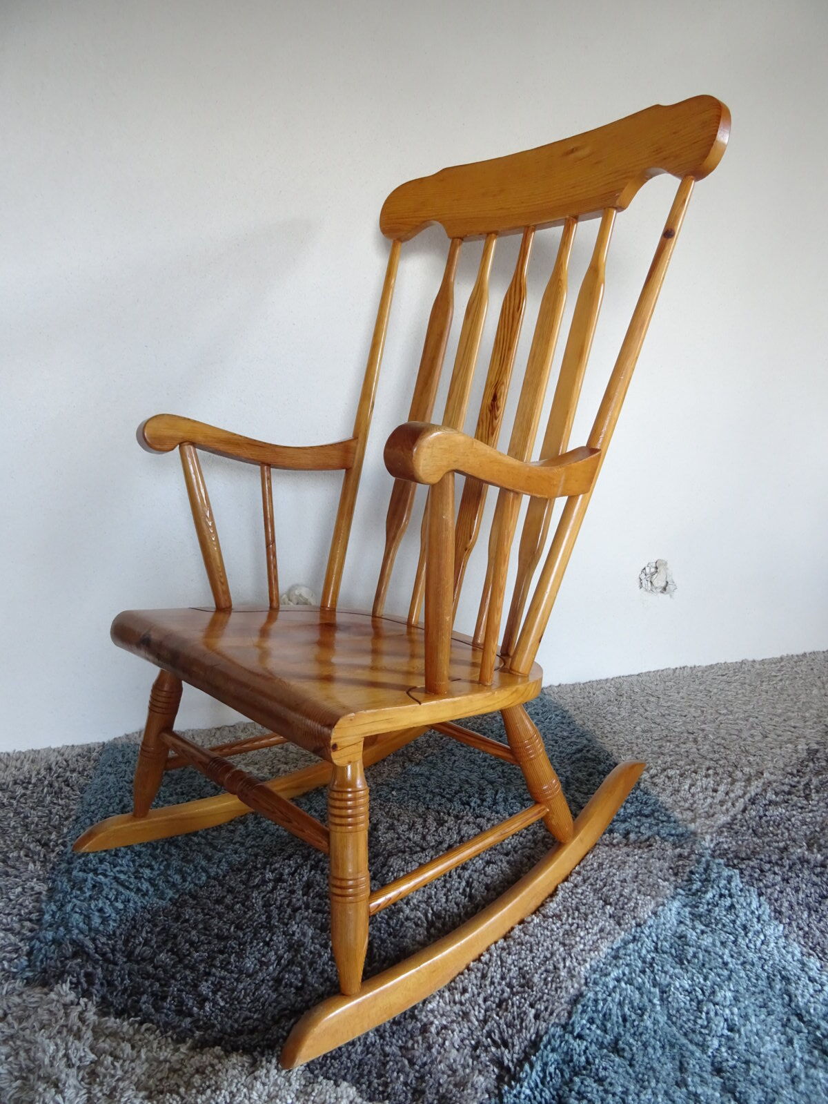 Rocking-chair fan folder