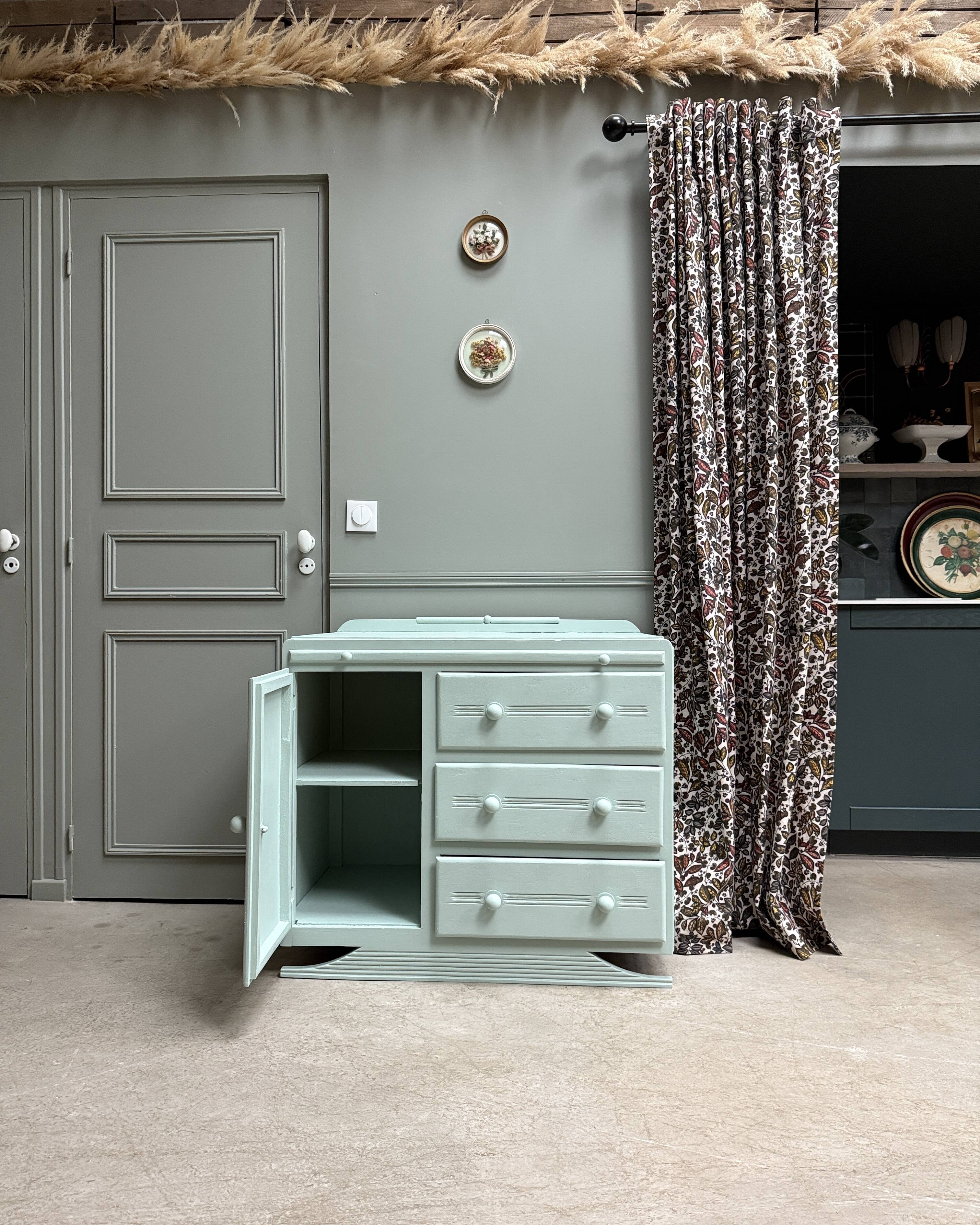 Art Deco chest of drawers