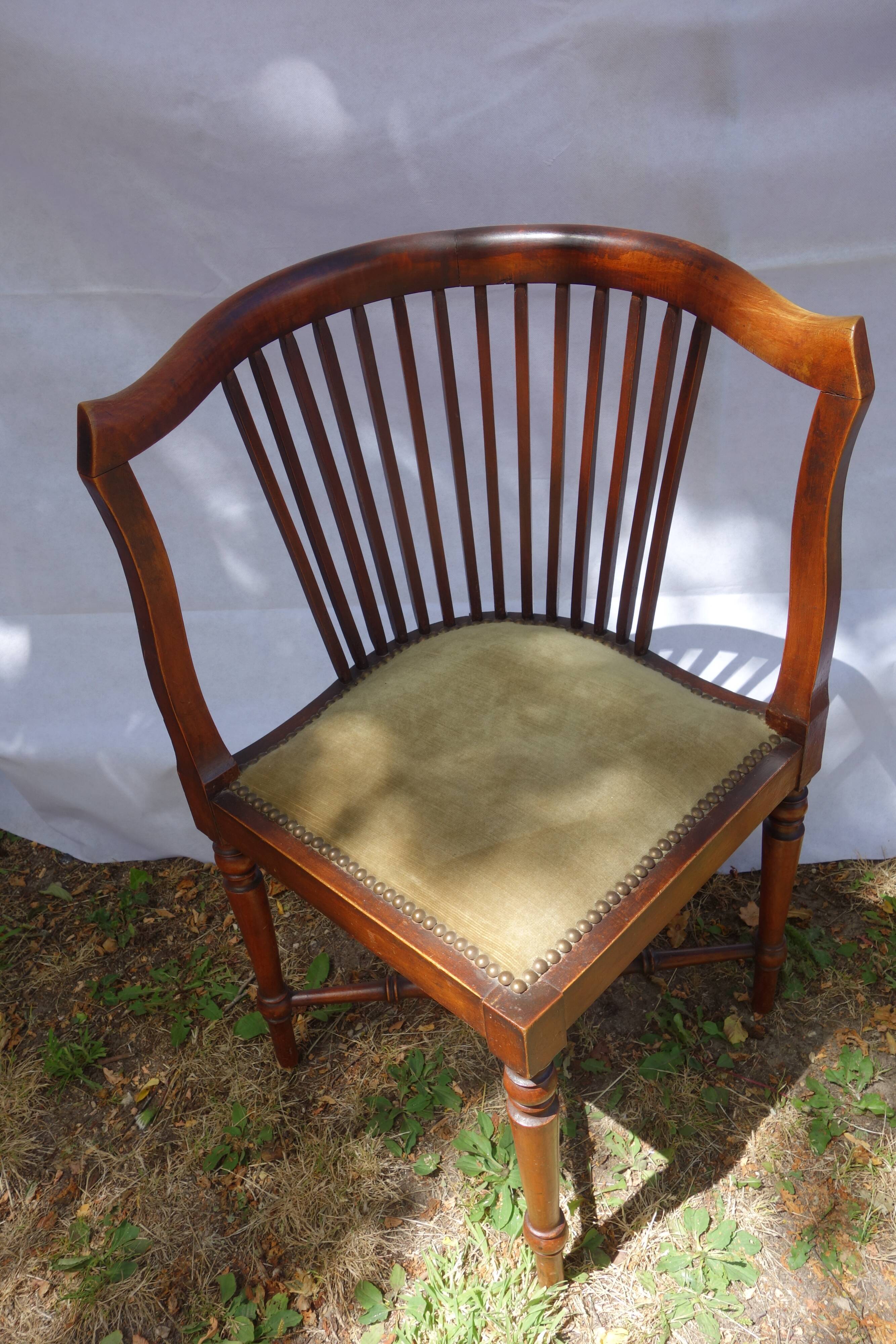 Old seat and 2 armchairs