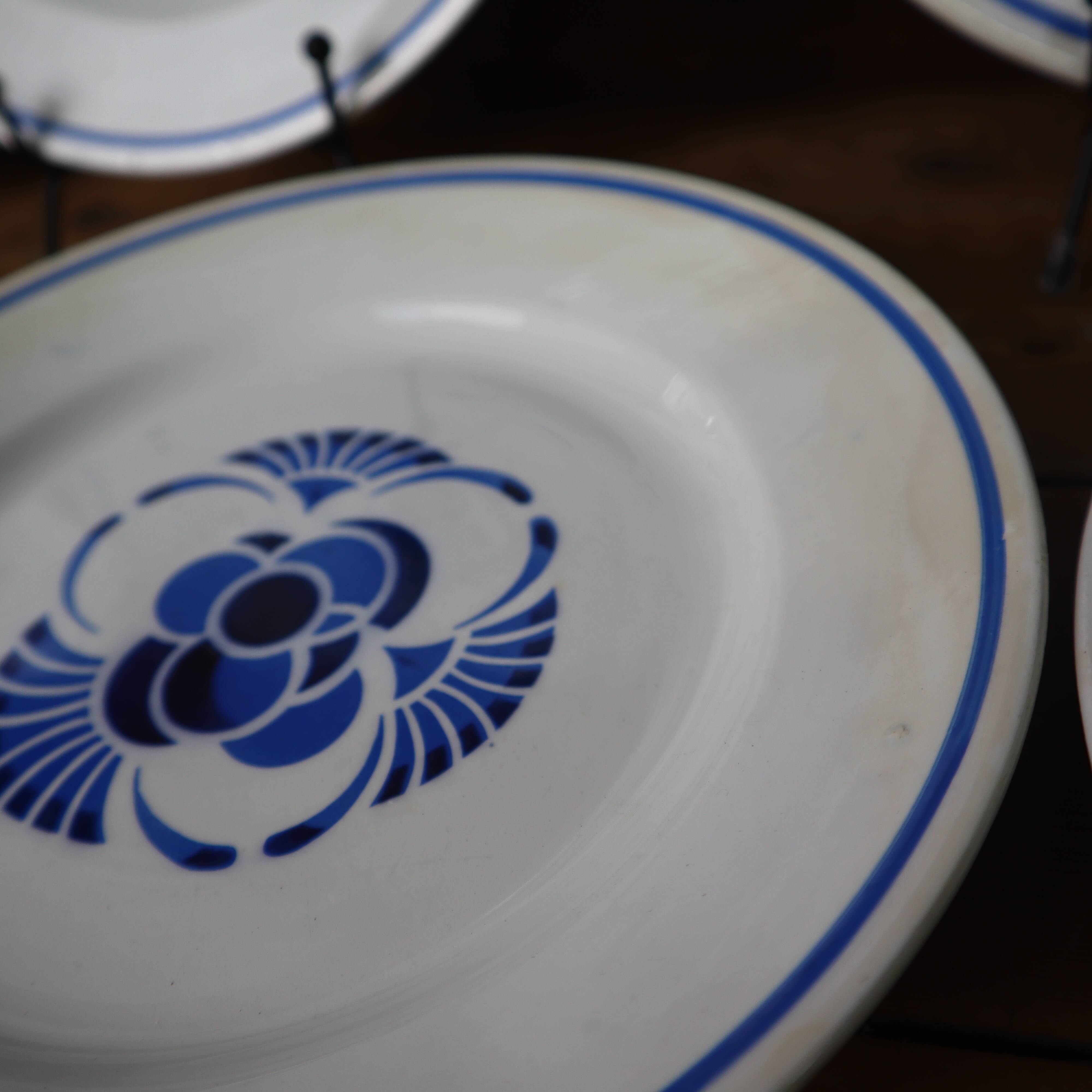 8 blue flat plates "Mitsouko"