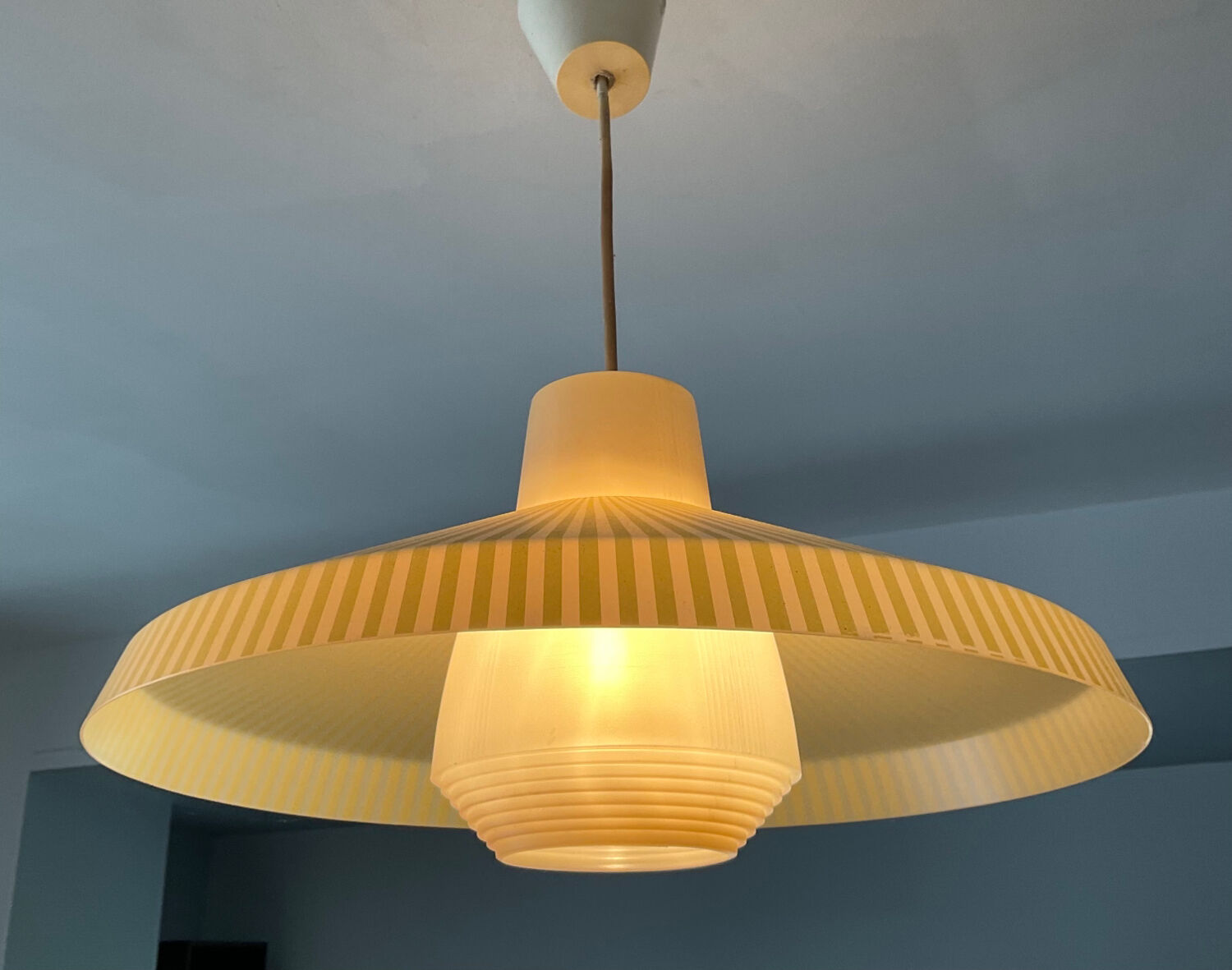 Saucer pendant light from the 60s and 70s