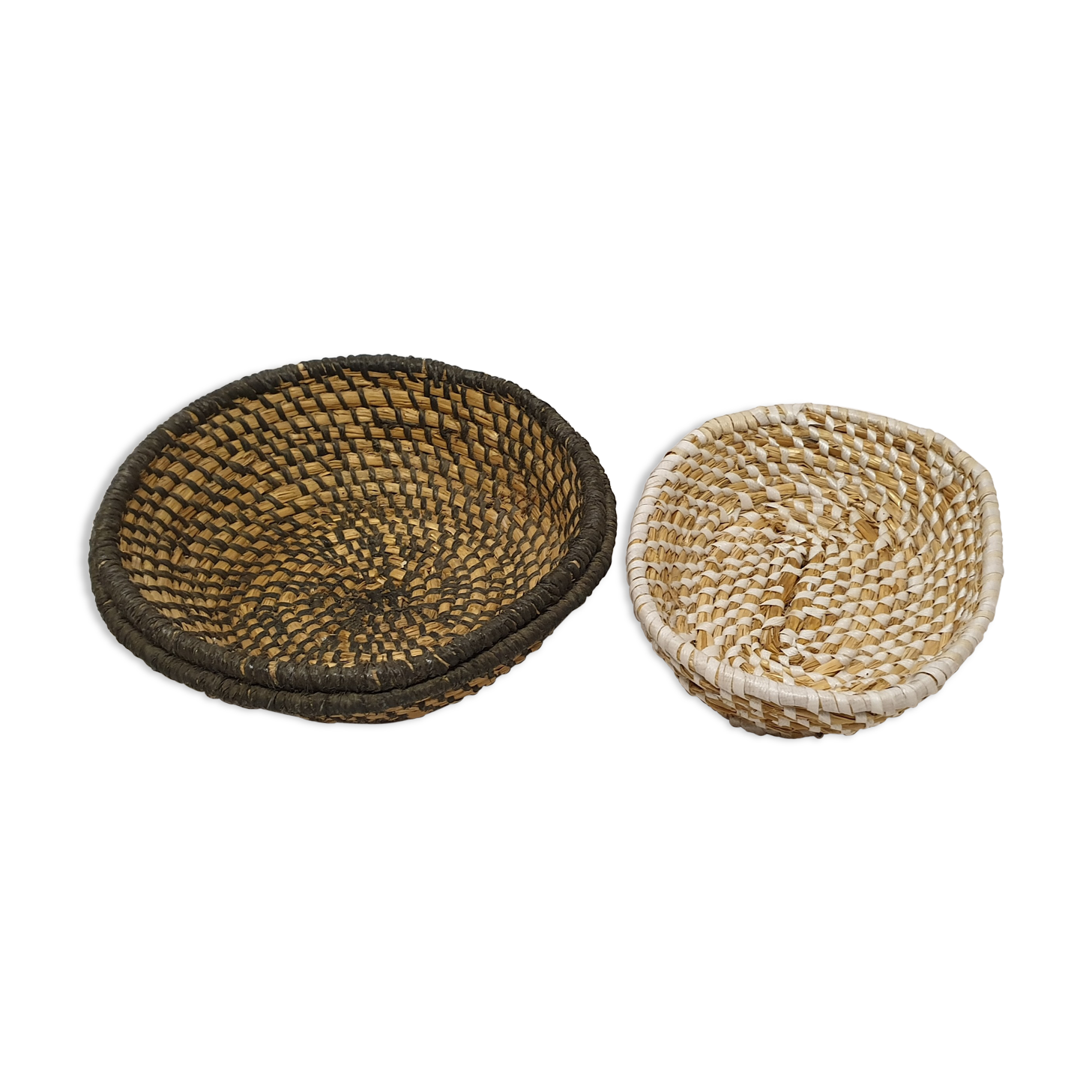 Lot of 2 old-fashioned woven pans